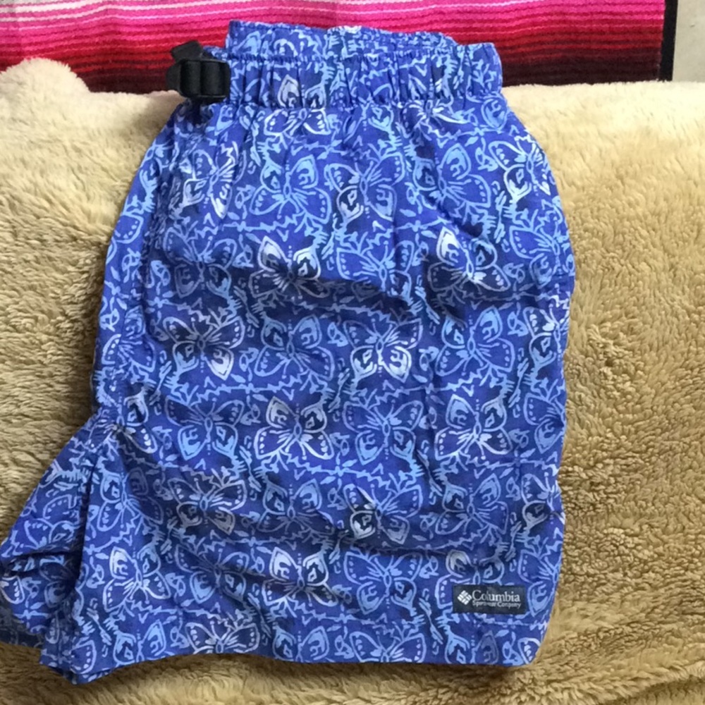 Columbia hiking shorts, quick dry with pockets
